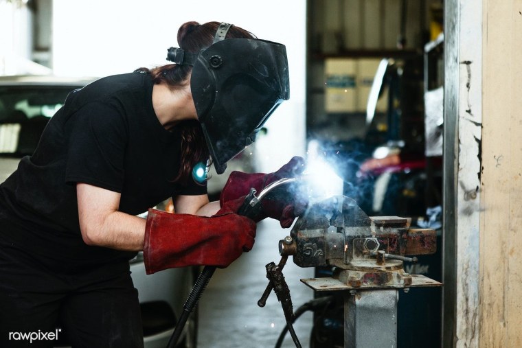 Сварщик в пиджаке