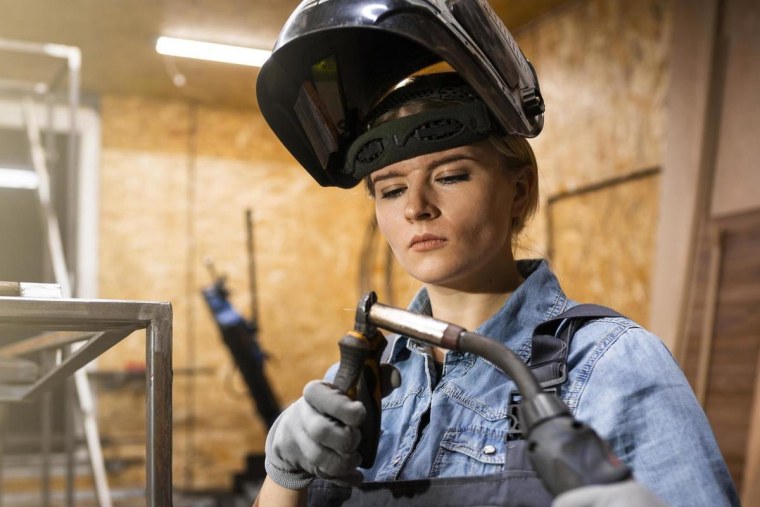 Красавец мужчина рабочей профессии