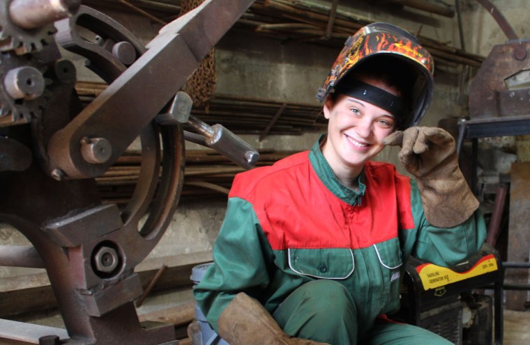 Люция сварщица