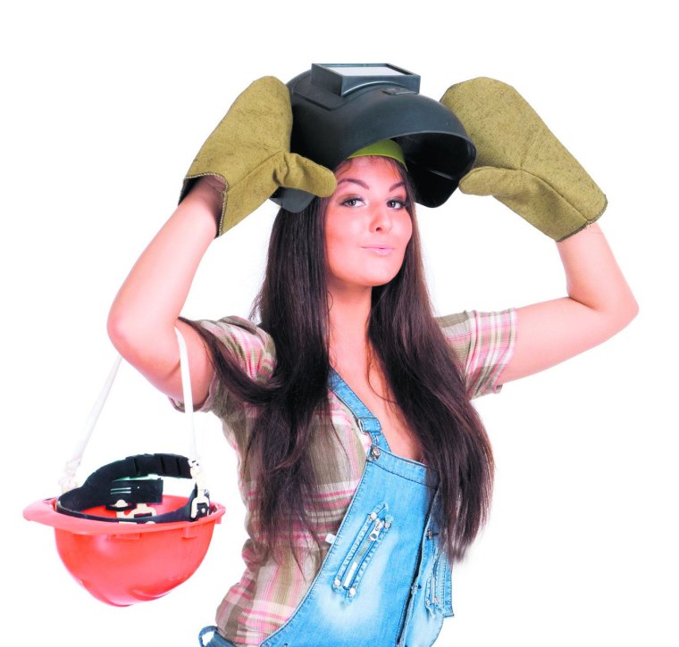 Девушка сварщик