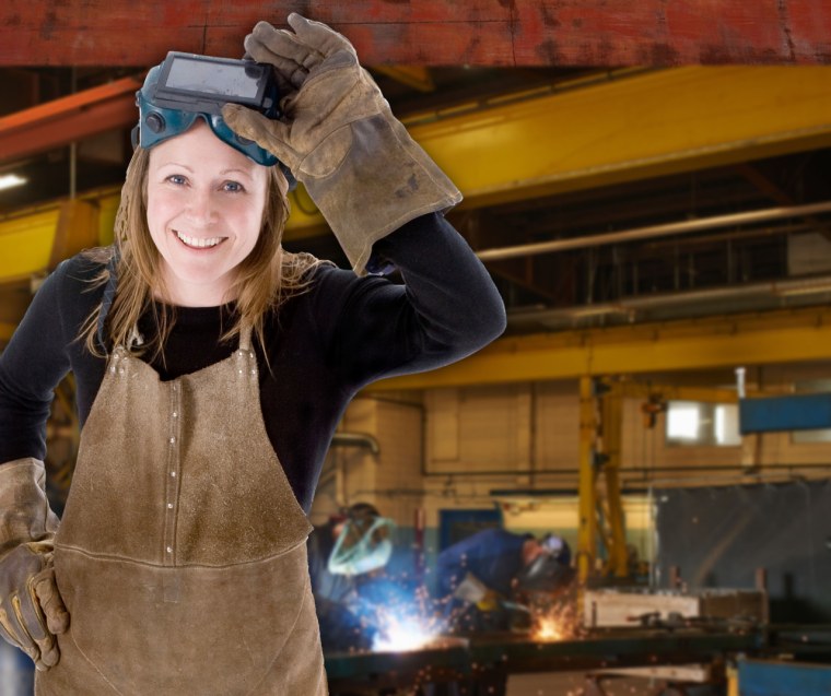 Женщины сварщицы на ВМЗ