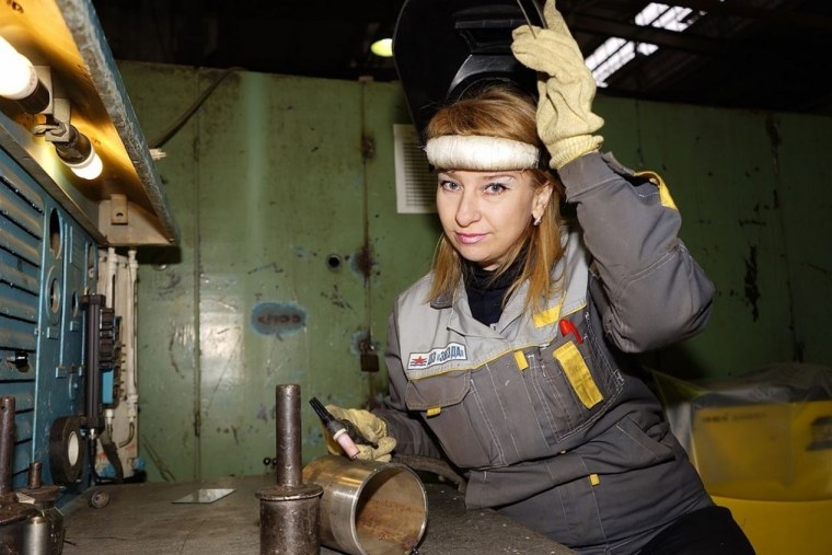 Женщины сварщицы