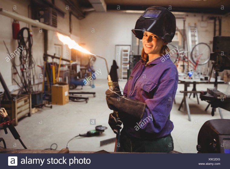 Женщины в сварке