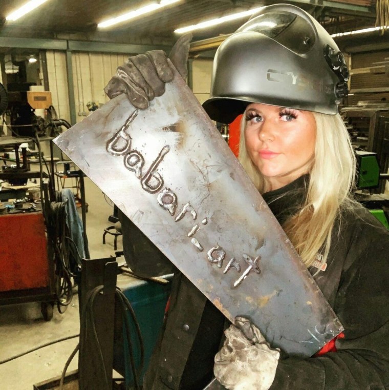 Алисия Батти сварщица