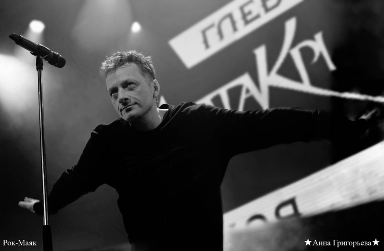 Глеб Самойлов в черном