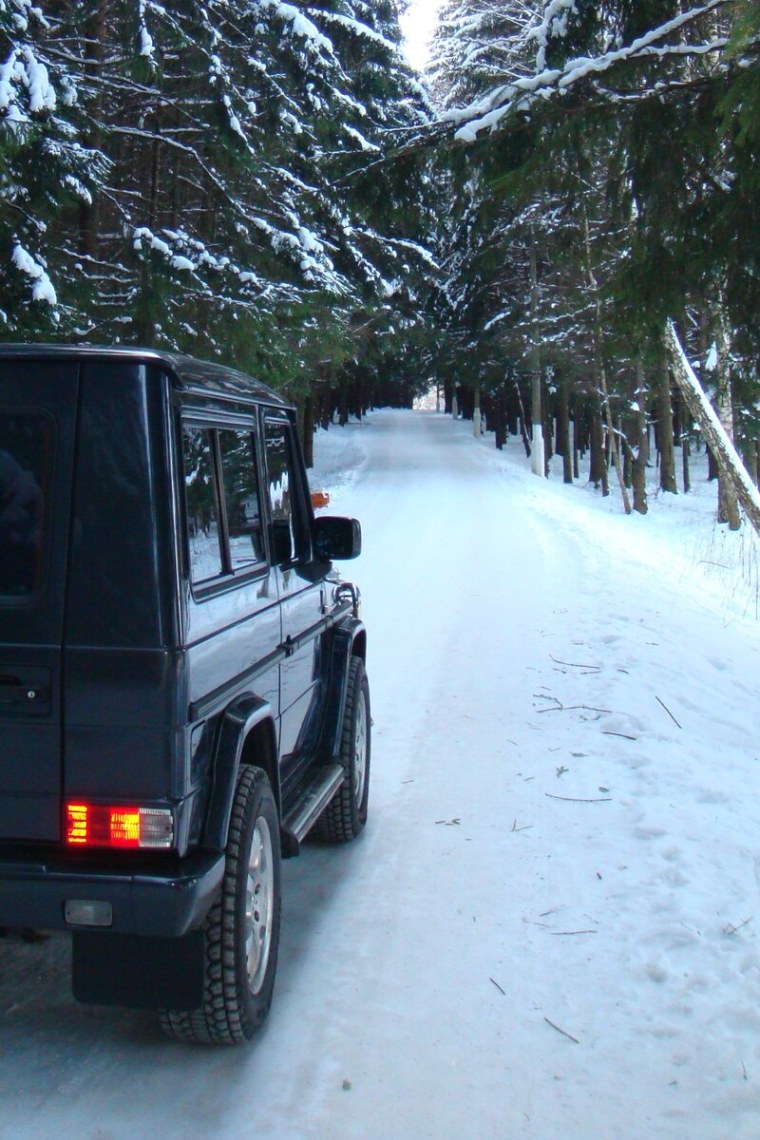 Мерседес Гелендваген черный зимой