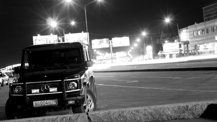 Мерседес Гелик ночью