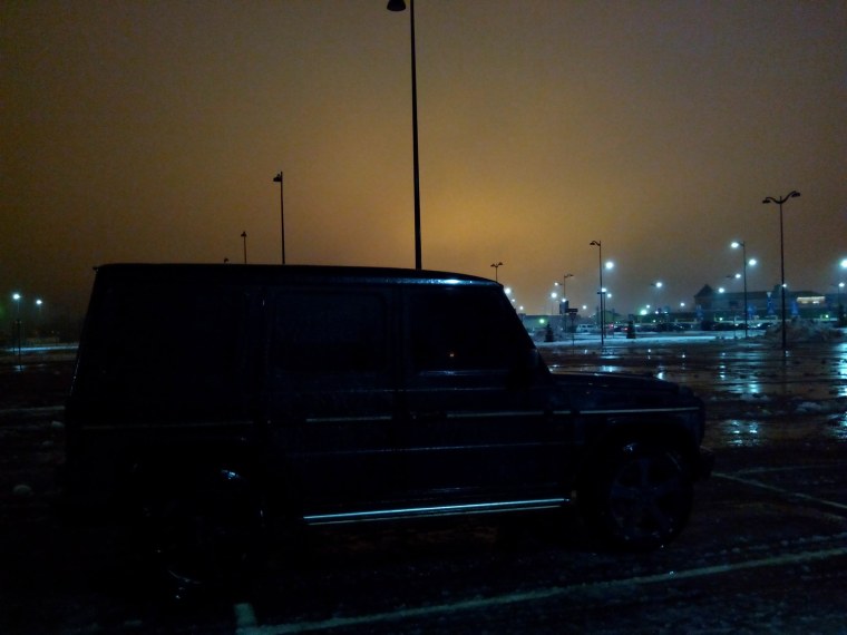 Черный Мерседес Гелик ночью