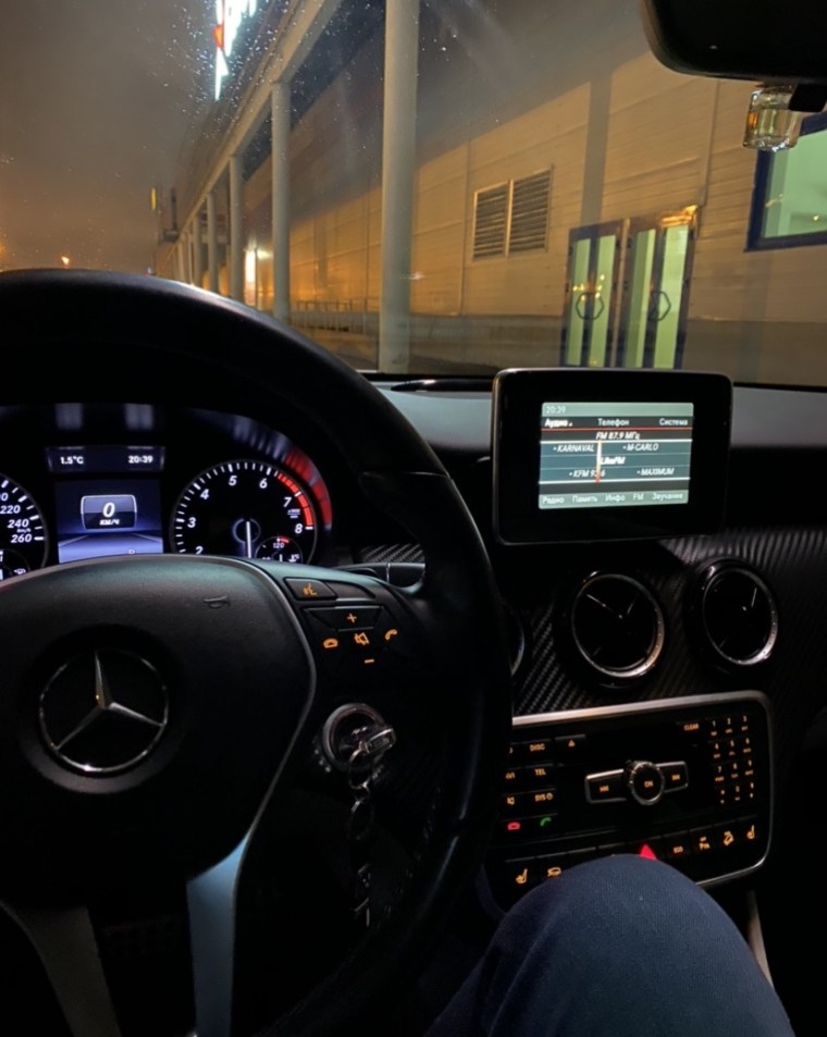 За рулем Mercedes Benz e200