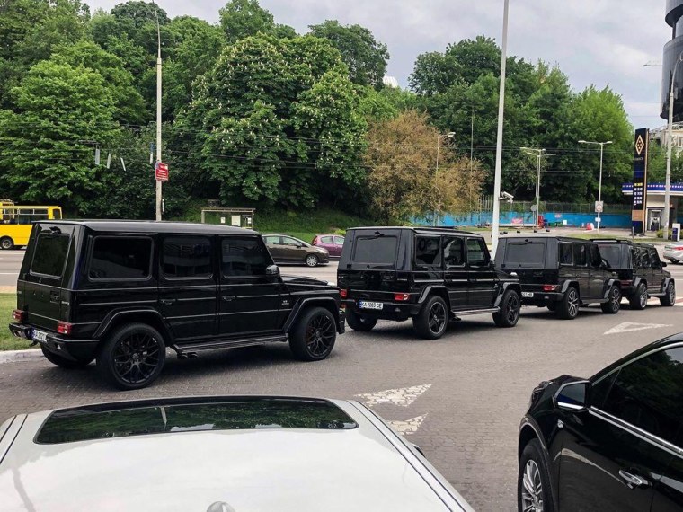 Кортеж из Гелендвагенов