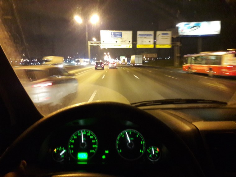 За рулем ночью по трассе