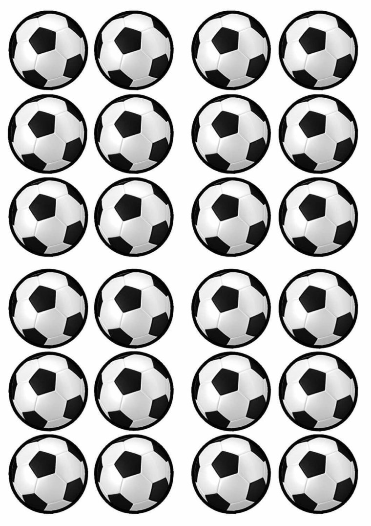 Футбольный мяч на сахарной бумаге