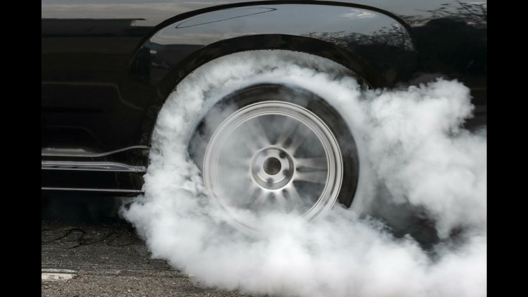 Шины дымятся