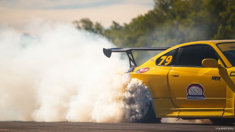 Дым из под колес