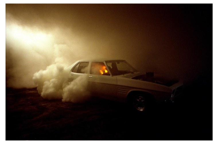 Машина дымится