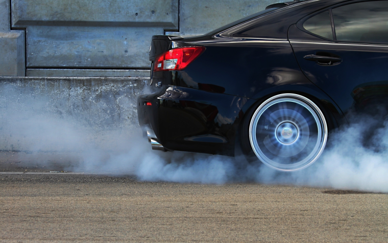 Дым из под колес