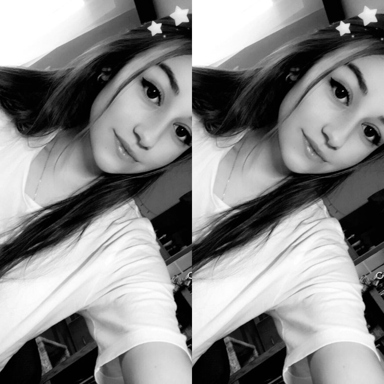 Девушка фоткается