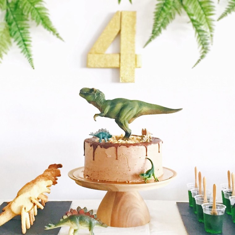 День рождения динозавры