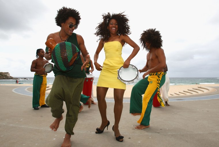 Кубинские танцы на пляже