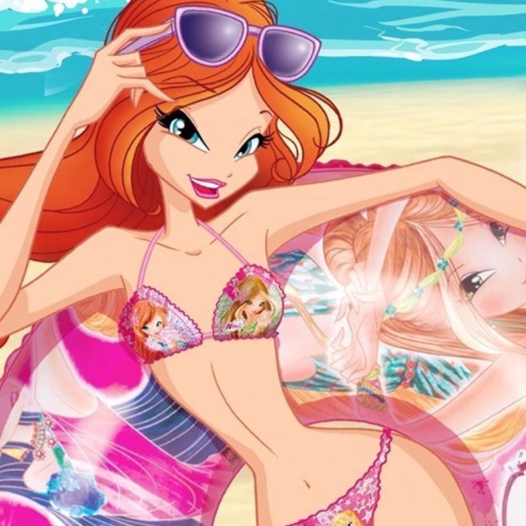 Стелла Флора и Блум в купальниках