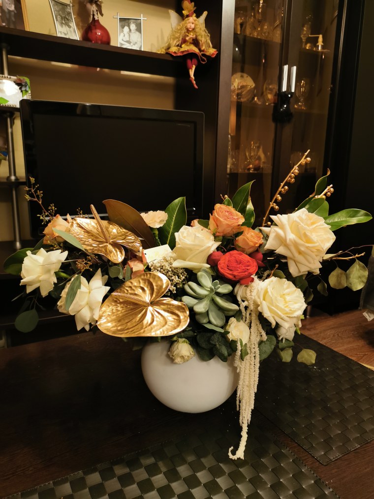 Стильные композиции цветов для студии красоты