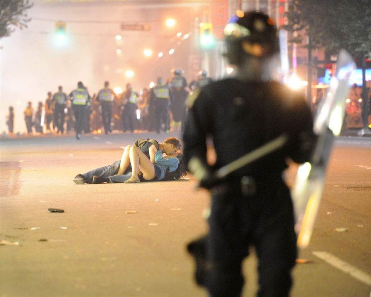 И пусть весь мир подождет любовь