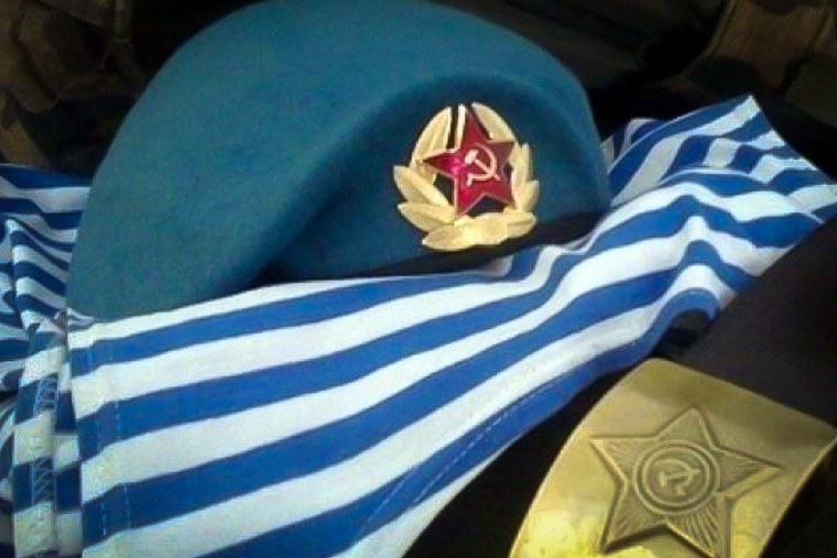Тельняшка и берет ВДВ