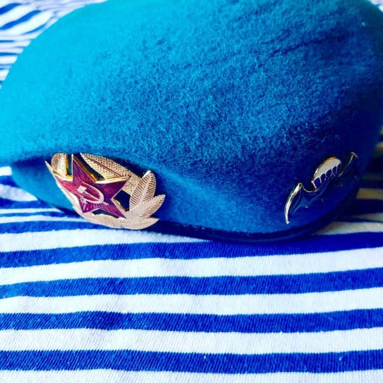 Берет голубой