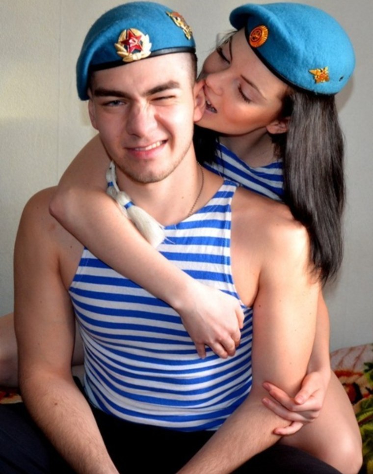 Парень ВДВ С девушкой