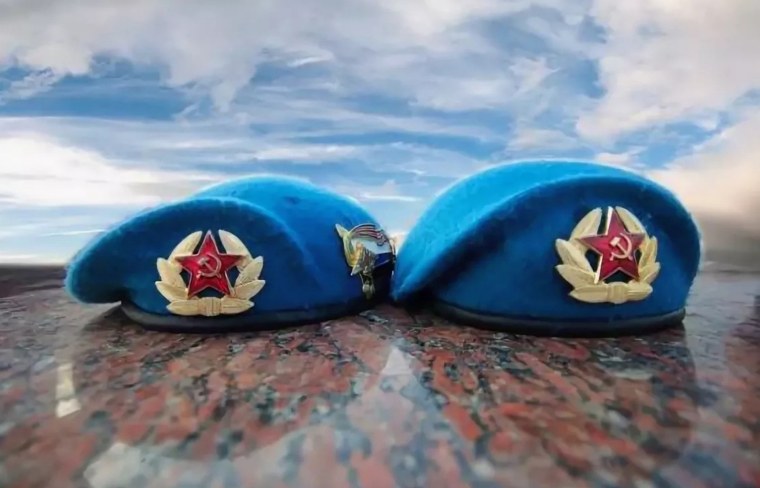 С праздником ВДВ