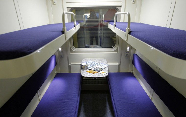 Купе в поезде РЖД 2022