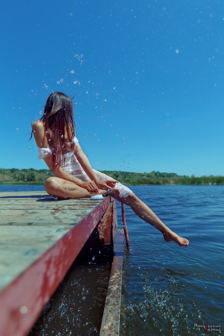 Девушка в воде