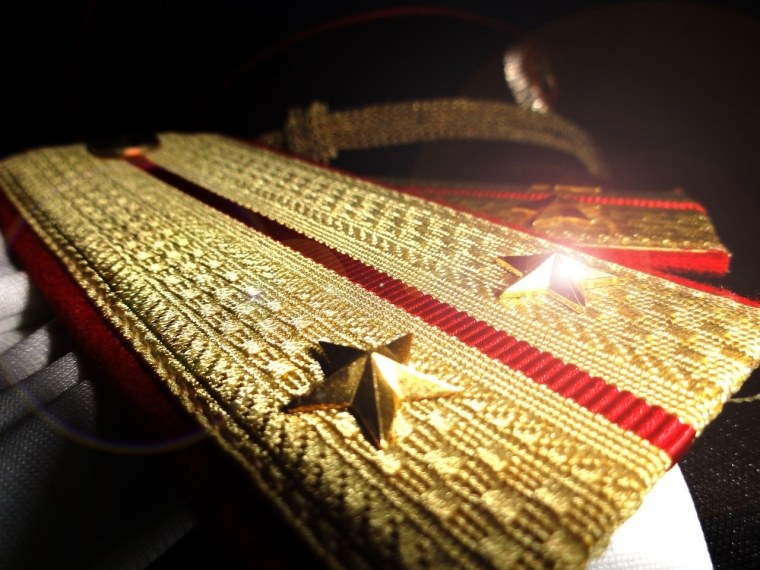Золотые лейтенантские погоны