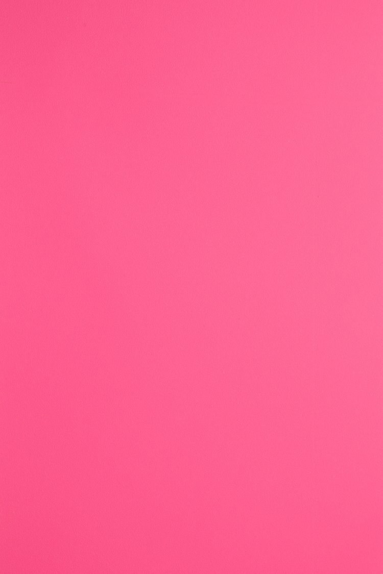 Ярко розовый цвет
