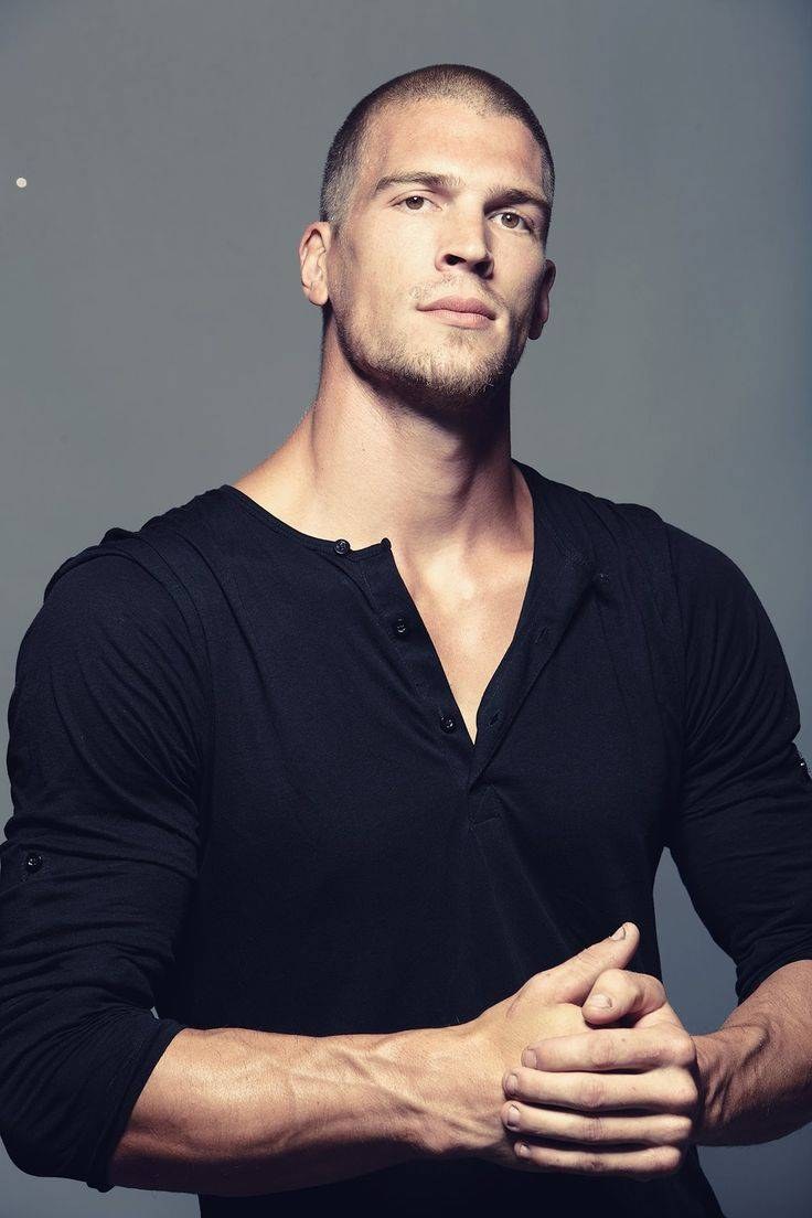 Эдуард Воронов 28 лет