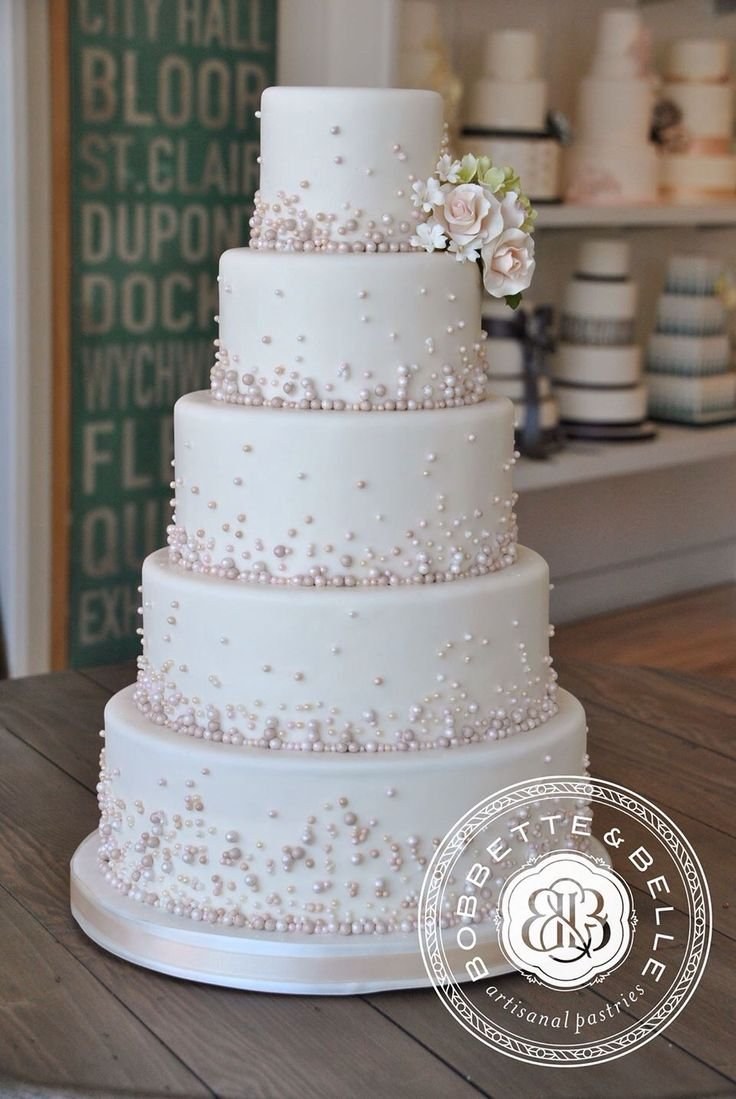 Свадебный торт с бусинками