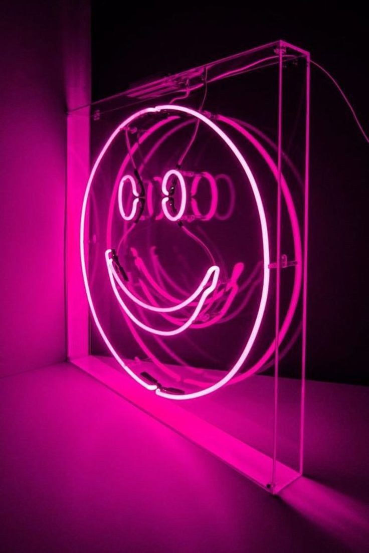 Розовая неоновая вывеска