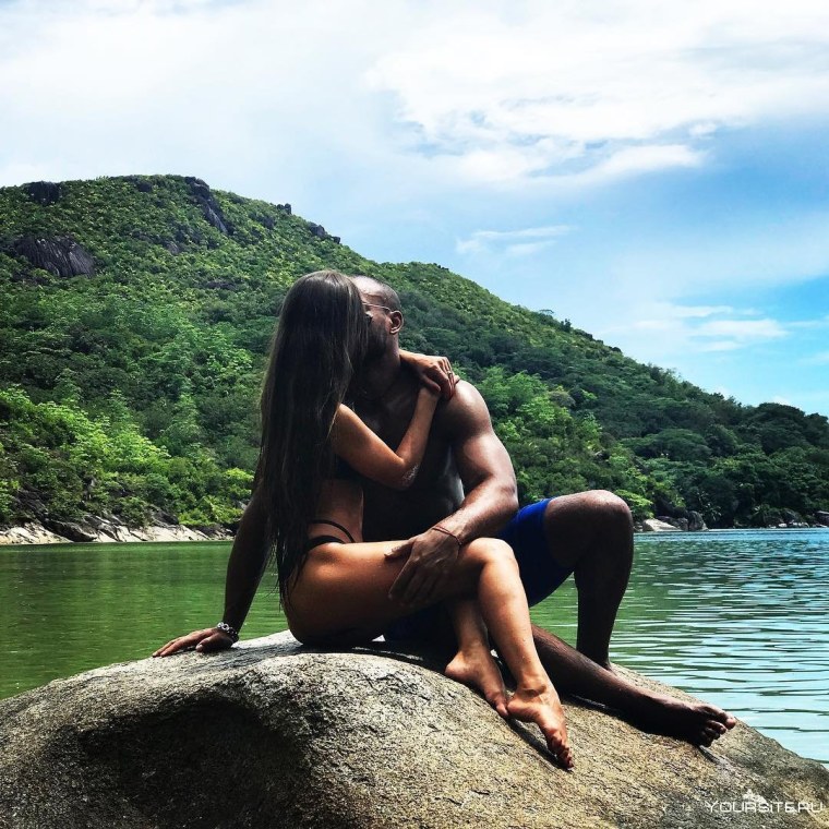 Девушка на острове