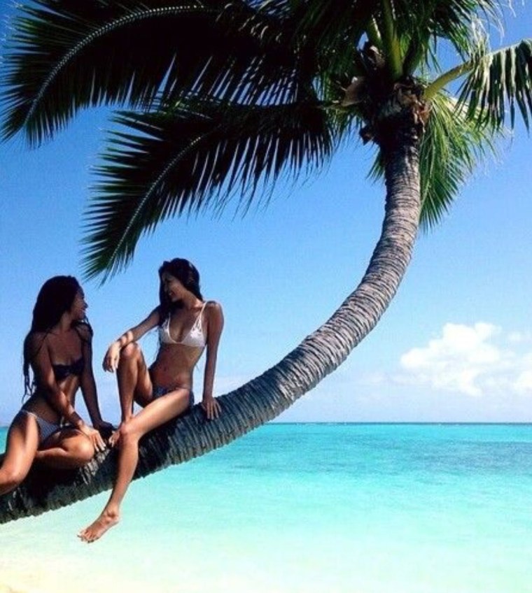 Девушка на Пальме