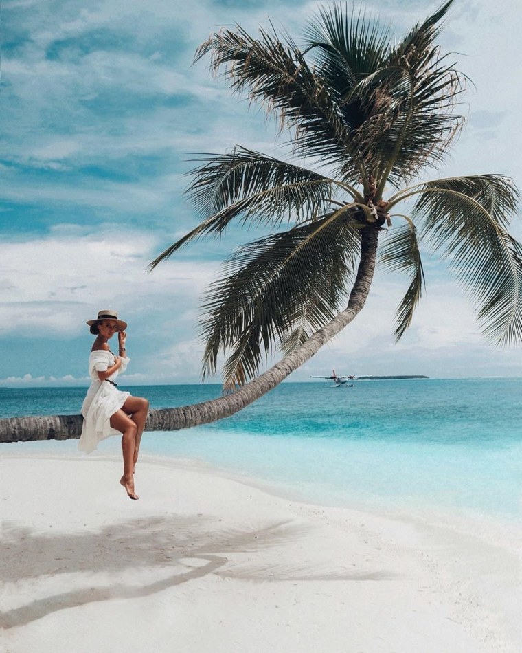 Райский пляж девушка