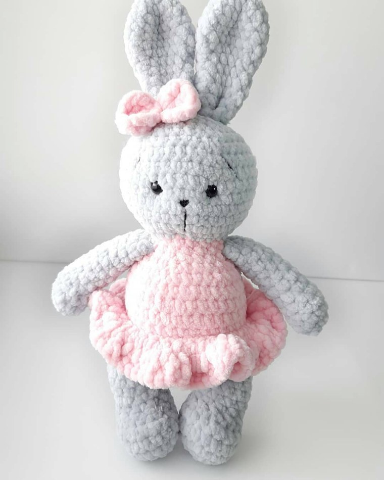 Зайка амигуруми