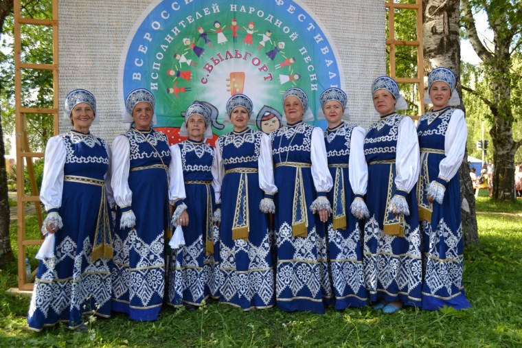 Хор на завалинке