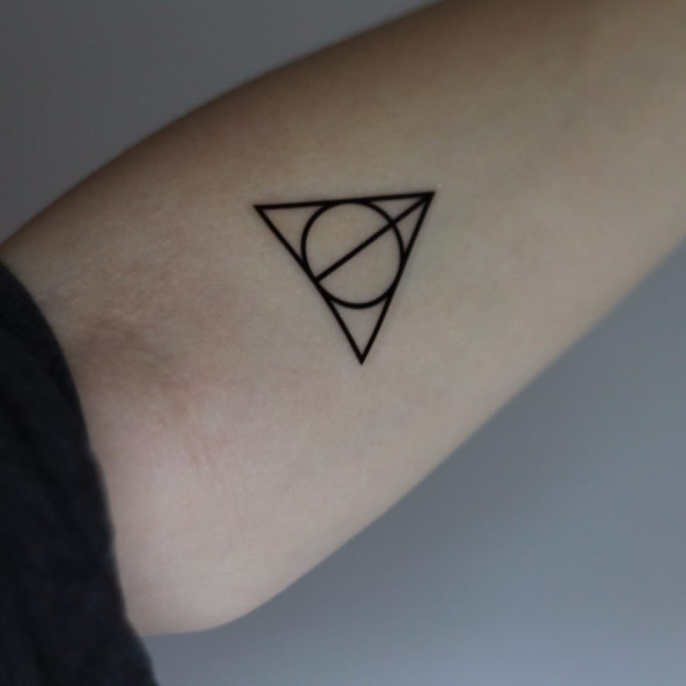 Тату Гарри Поттер дары смерти