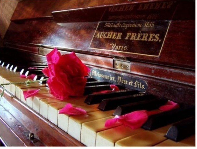 С днем рождения пианисту