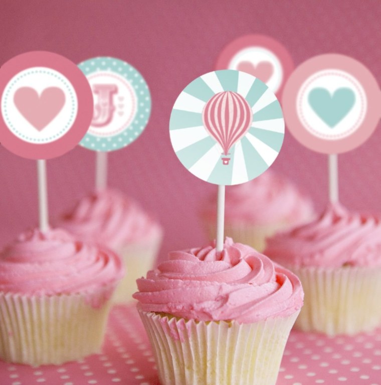 Пирожные с надписями