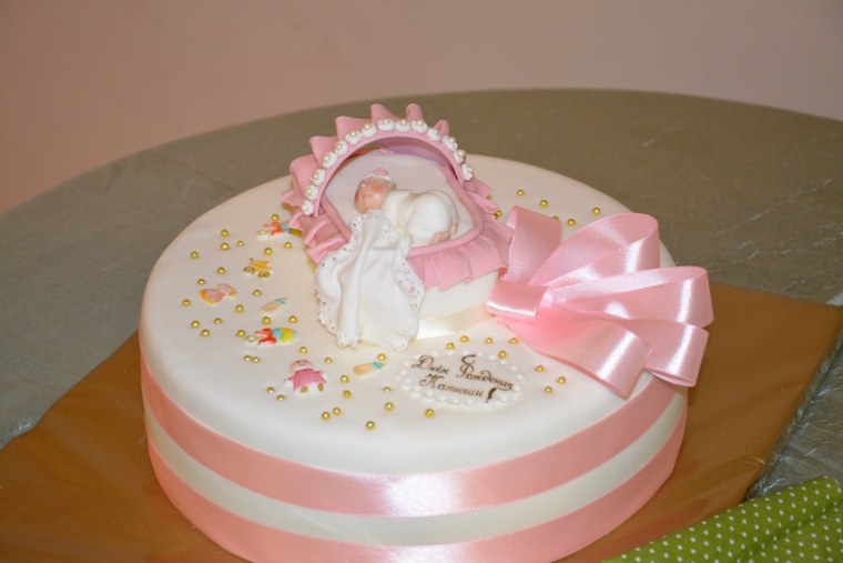 Торт с младенцем для девочки кремовый