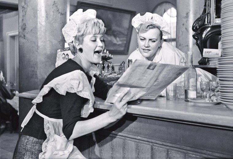 Советская официантка