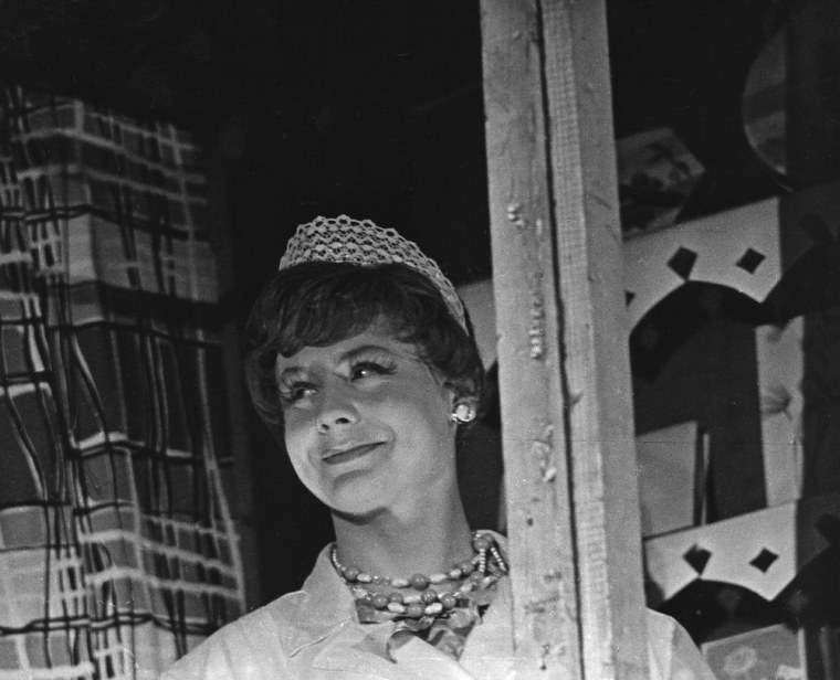 Табаков в роли буфетчицы Клавы