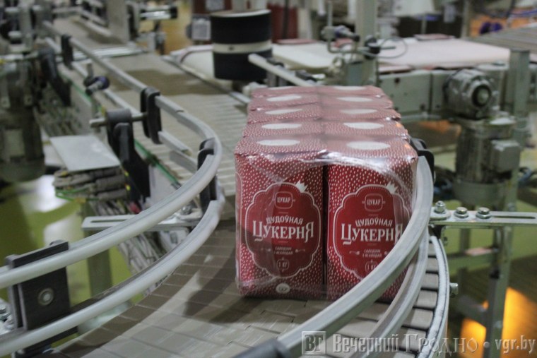 Упаковка сахара на заводе