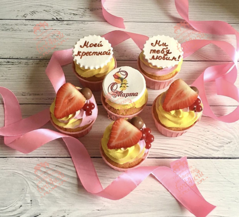 Капкейки с именами на 8 марта